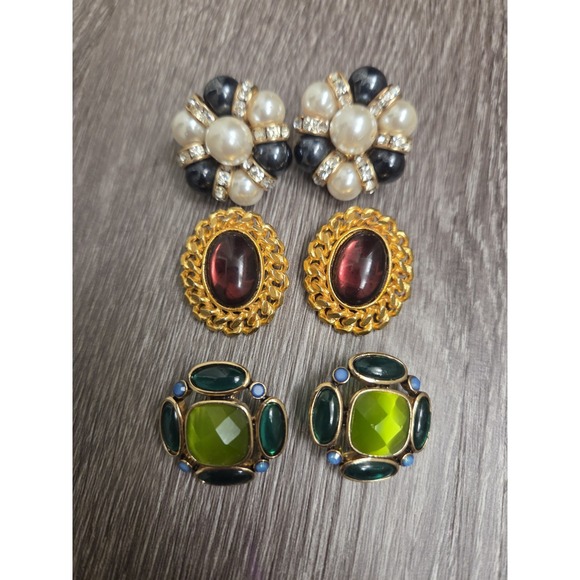 The Unbranded Brand Jewelry - vintage clip on earrings Lot Of 3